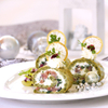 Peterlibiskuitroulade mit Lachs-Meerrettich-Füllung