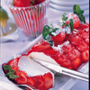 Terrine mit frischen Erdbeeren