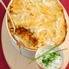 Makkaroniauflauf mit Schafskäse, Joghurt und Kräuterdip
