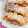 Zwetschgen-Mandel-Strudel mit Amarettomousse