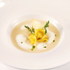 Quitten-Pastinaken-Schaumsuppe mit Apfel-Speck-Tortellini