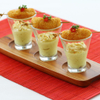 Curry-Erdnuss-Dip mit gebackenem Poulet im Kokosmantel