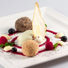 Preiselbeerknödel mit Sevondaschger Zirbeneis