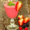 Kaffee-Erdbeer-Himbeer-Smoothie