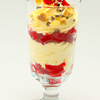 Vanillecreme mit Himbeeren