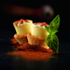 Boursin-Käse-Mousse mit Bergkäse im Tomaten-Basilikum-Tartelette 