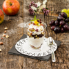 Traubencreme mit Joghurt und Haselnüssen