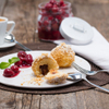 Nougat-Grieß-Knödel mit Kirschkompott