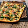 Pizza mit Thunfisch und Garnelen