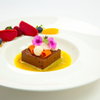 Luftige Guanaja Bitterschokolade mit Himbeer-Paprika-Sorbet
