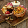 Grillkotelett mit mediterraner Gewürzbutter und Aioli