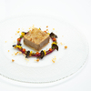 Getrüffeltes Hühnerlebermousse auf Brioche, Brombeer Mayonnaise und geliertem Birnen-Rosinen-Confit
