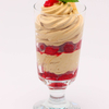 Kaffee-Zimt-Creme mit Himbeeren