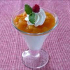 Stichfeste Joghurt-Limettencreme mit Aprikosenragout