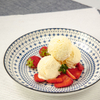 Vanileeis mit Himbeersauce