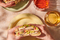 Wraps Supreme mit Räuchertofu-Faschiertem & Everything-Bagle-Fisch - GUSTO