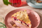 Beeren-Sauerrahmkuchen mit Streuseln - GUSTO