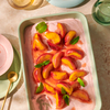 Erdbeermousse mit weißer Schokolade und Pfirsichen - GUSTO 