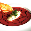 Soupe de betteraves rouges avec quenelles au séré et raifort